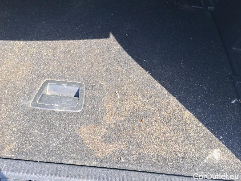  Peugeot  3008 PEUGEOT  / 2016 / 5P / todoterreno 1.5 BlueHDi 96kW (130CV) S&S Active (AC) #33