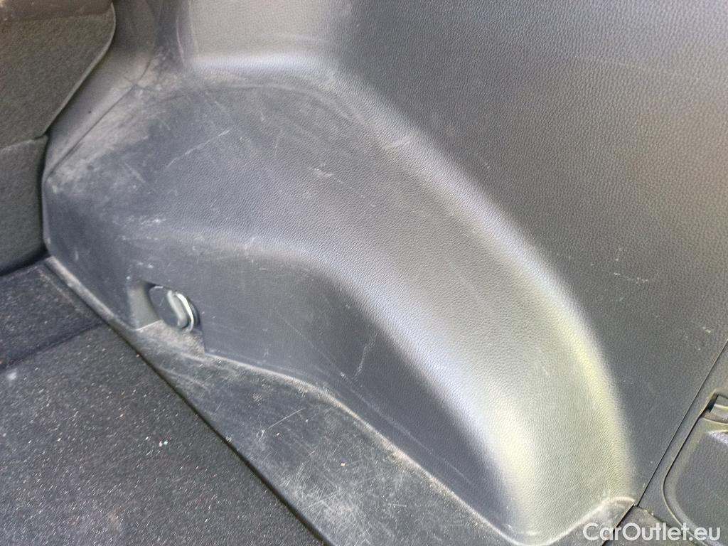  Toyota  RAV4 TOYOTA  / 2018 / 5P / todoterreno 2.5l 220H Advance #28