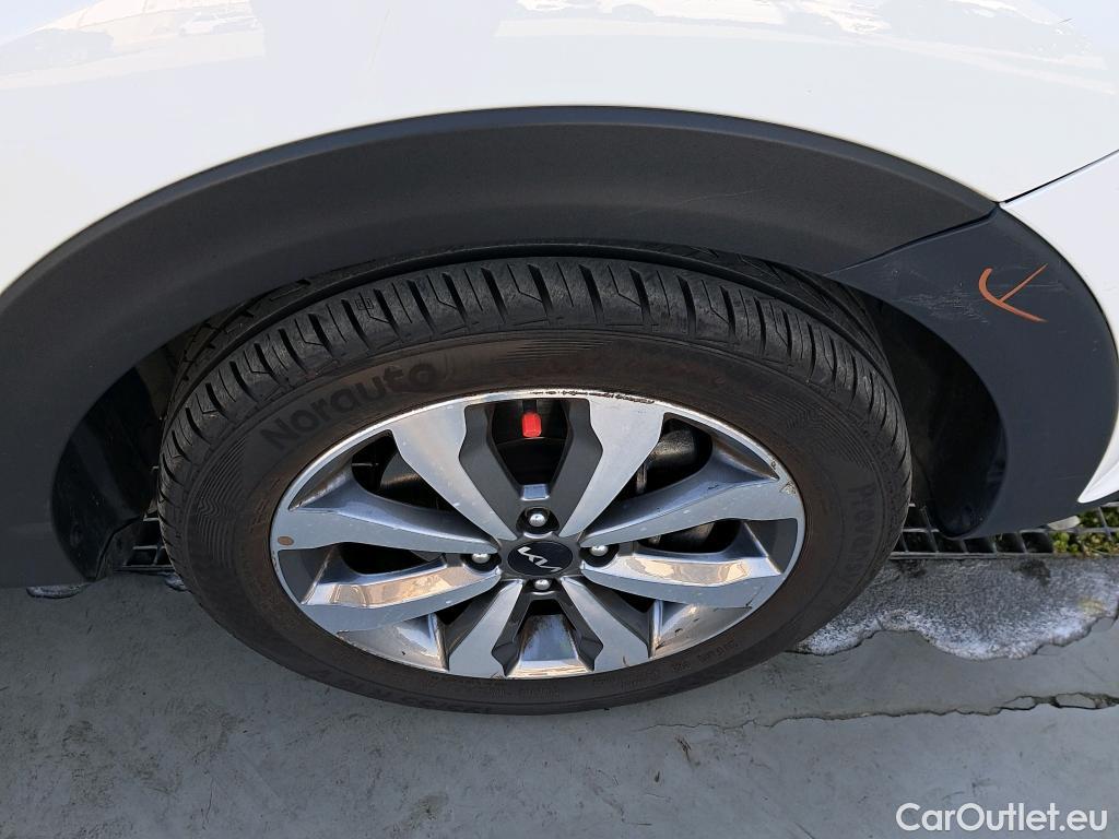  KIA  STONIC KIA  / 2017 / 5P / todoterreno 1.0 T-GDi 88kW (120CV) MHEV iMT Drive #5