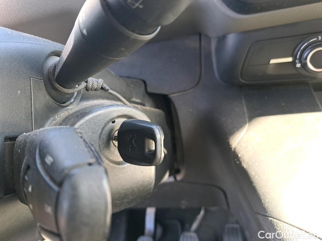  Peugeot  RIFTER PEUGEOT  / 2018 / 5P / monovolumen compacto Active Standard BlueHDi 73kW #2