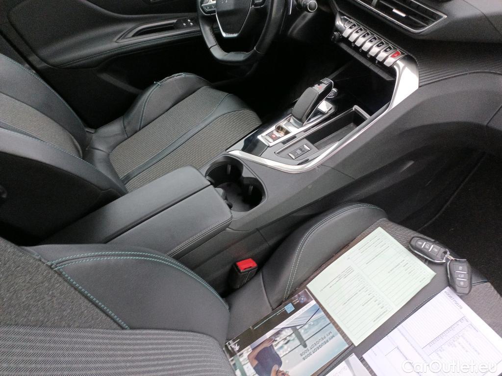 Peugeot  3008 PEUGEOT  Hybrid / 2020 / 5P / todoterreno 225 e-EAT8 Allure (AC2) #16