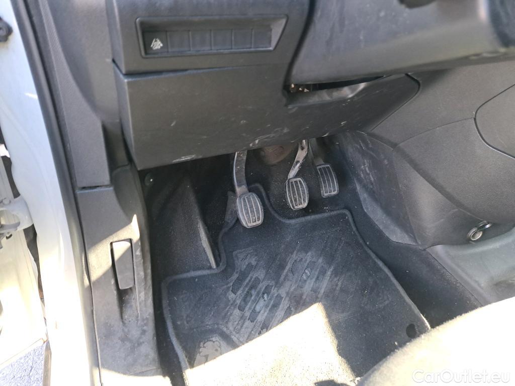  Peugeot  RIFTER PEUGEOT  / 2018 / 5P / monovolumen compacto Active Standard BlueHDi 73kW #23