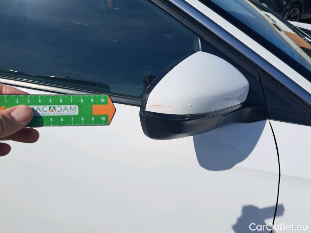  Peugeot  3008 PEUGEOT  / 2016 / 5P / todoterreno 1.5 BlueHDi 96kW (130CV) S&S Active (AC) #38