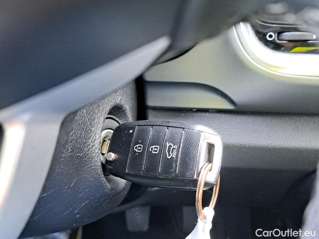  KIA  STONIC KIA  / 2017 / 5P / todoterreno 1.0 T-GDi 88kW (120CV) MHEV iMT Drive #27