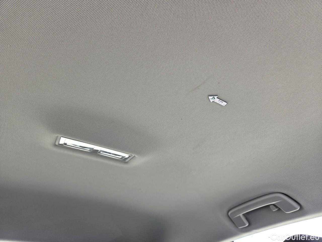  Volkswagen  Golf  Life 1.0 TSI #35