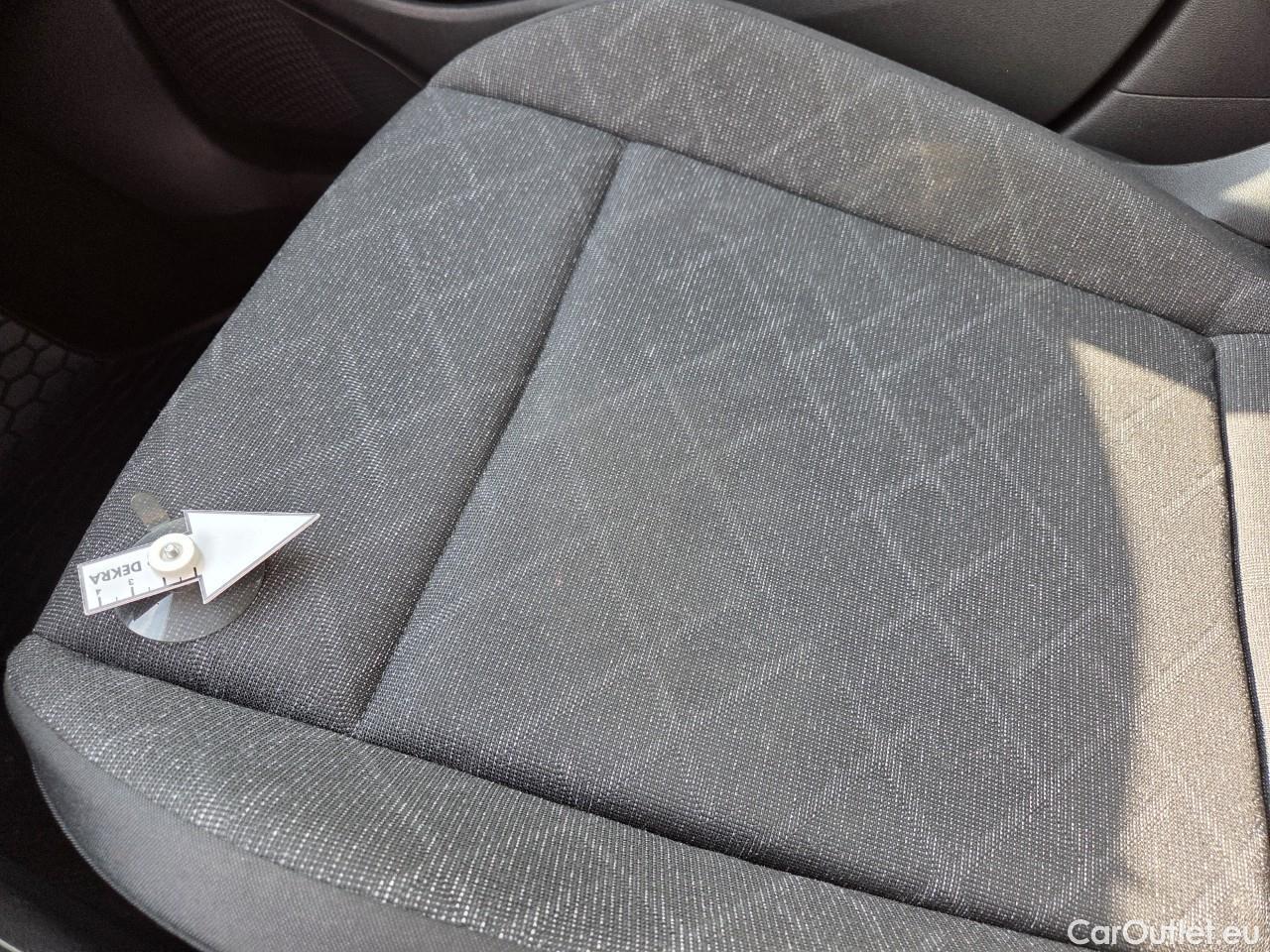  Volkswagen  Golf  Life 1.0 TSI #37