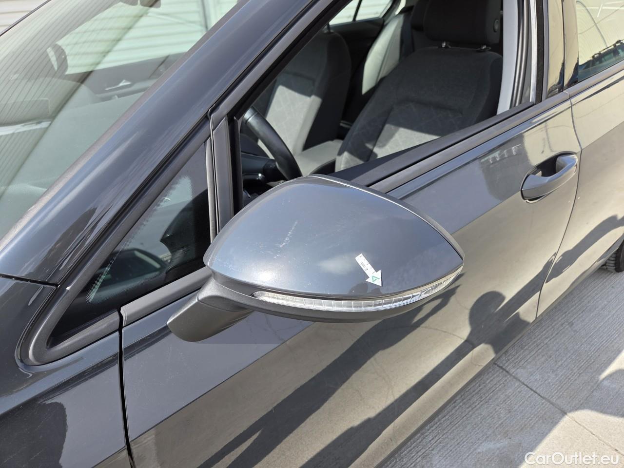  Volkswagen  Golf  Life 1.0 TSI #2