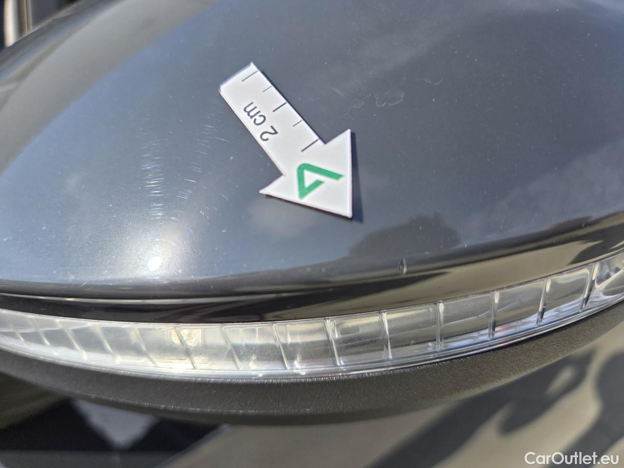  Volkswagen  Golf  Life 1.0 TSI #1