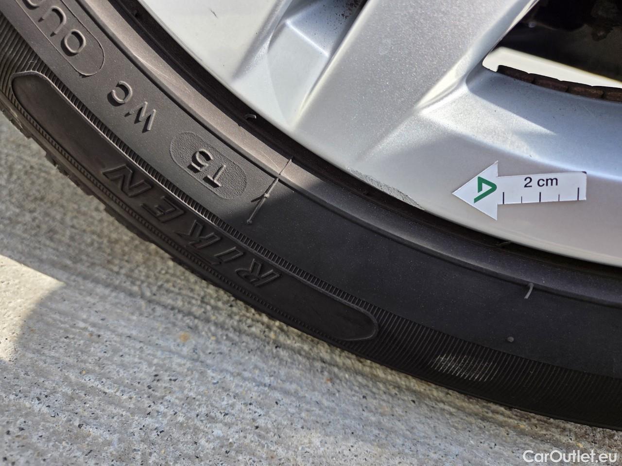  Volkswagen  Golf  Life 1.0 TSI #17