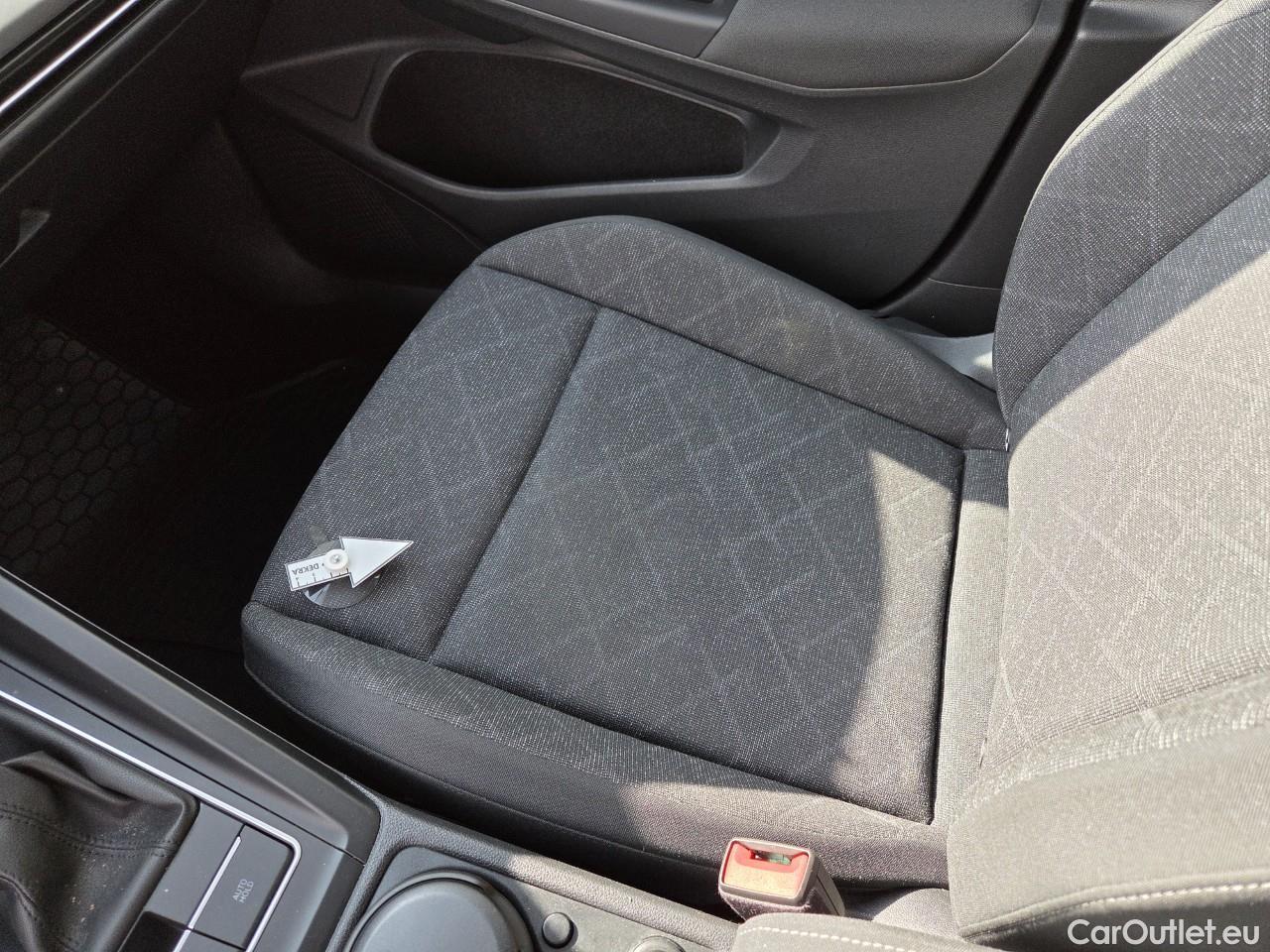  Volkswagen  Golf  Life 1.0 TSI #36