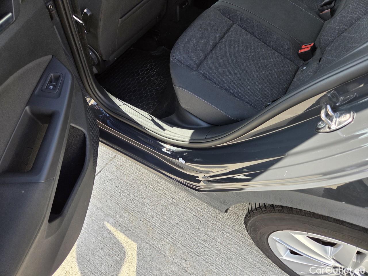  Volkswagen  Golf  Life 1.0 TSI #33