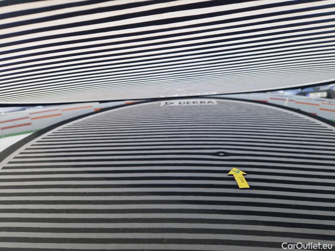  Volkswagen  Golf  Life 1.0 TSI #27