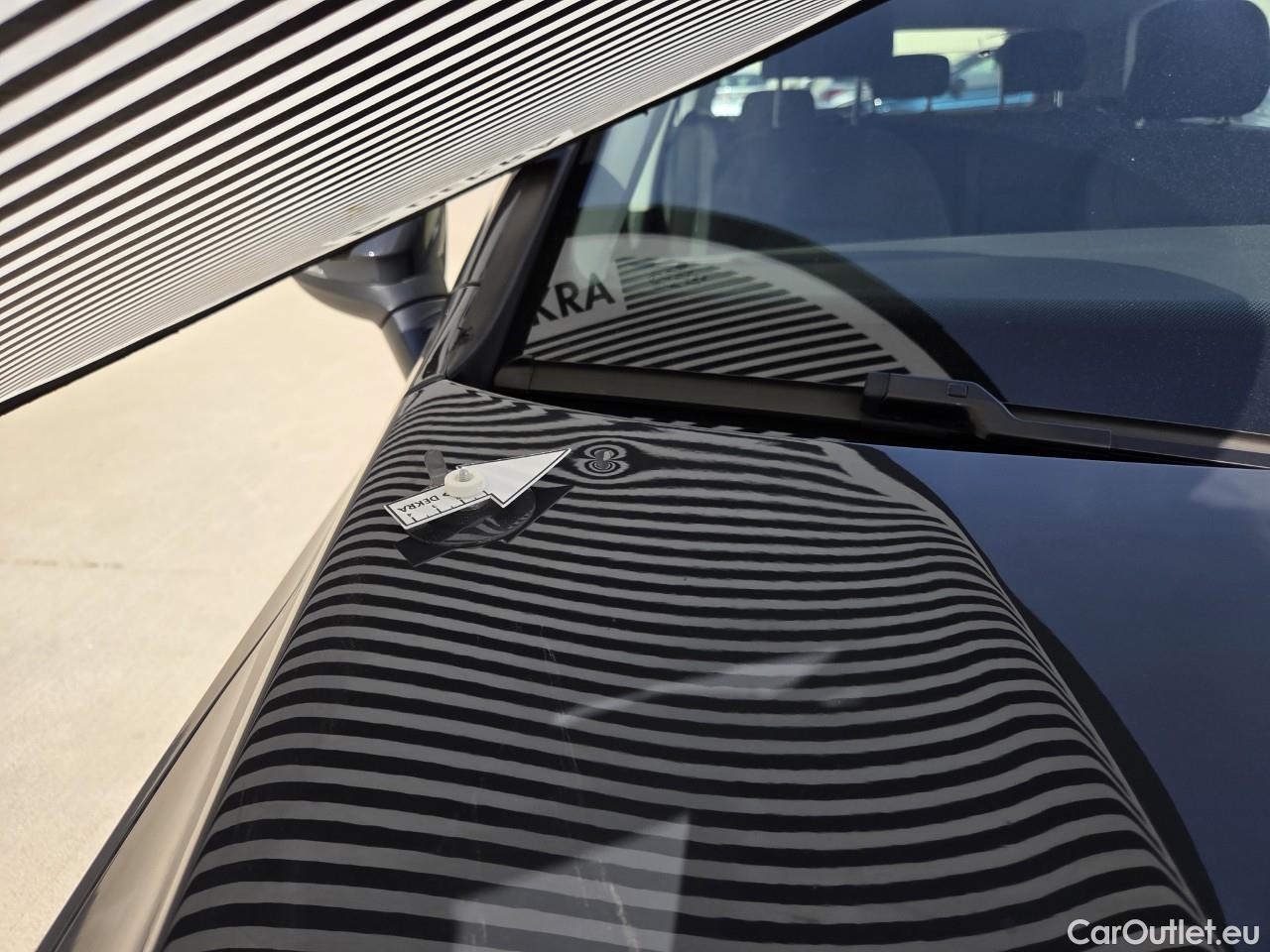  Volkswagen  Golf  Life 1.0 TSI #9