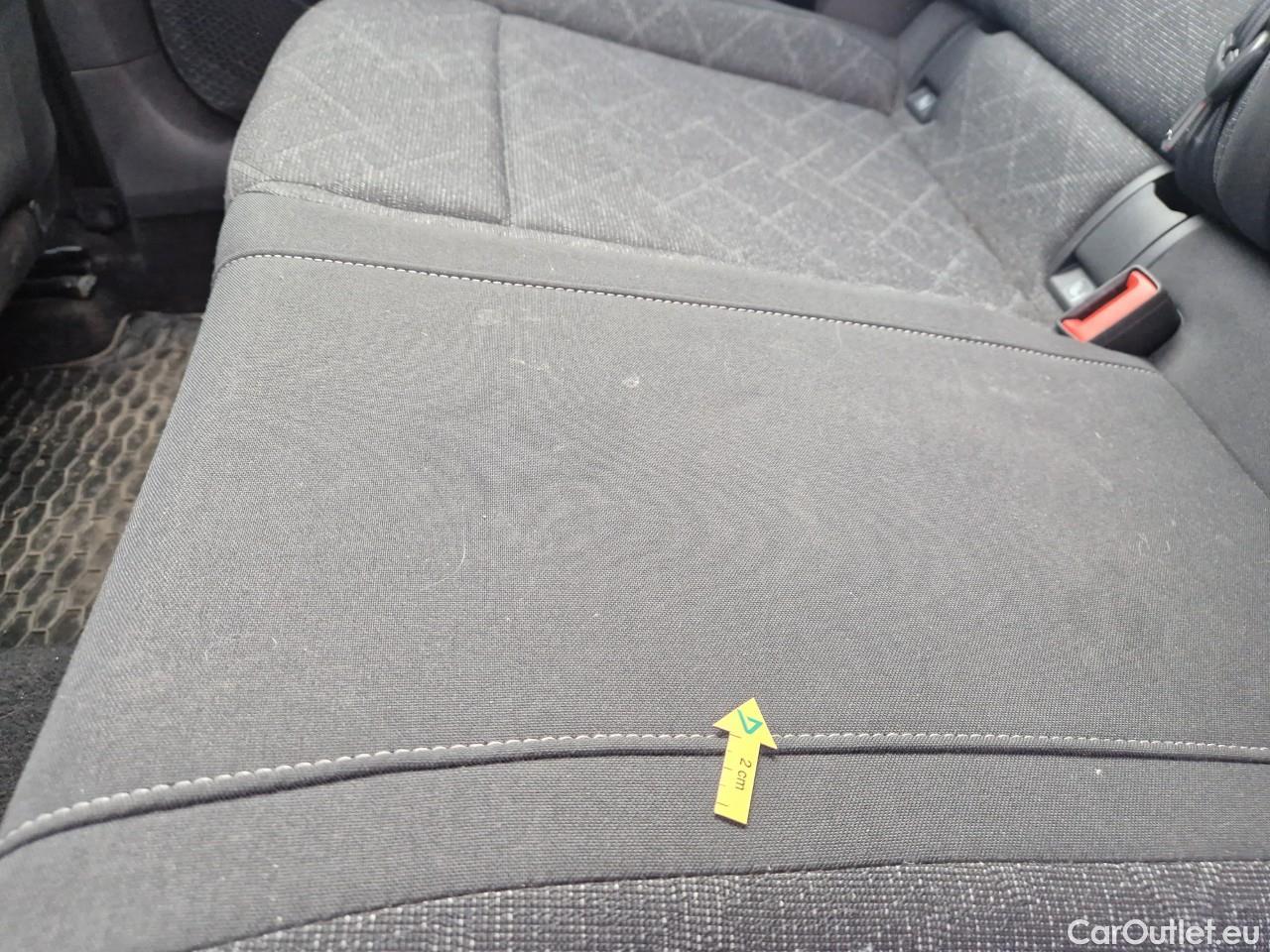  Volkswagen  Golf  Life 1.0 TSI #52