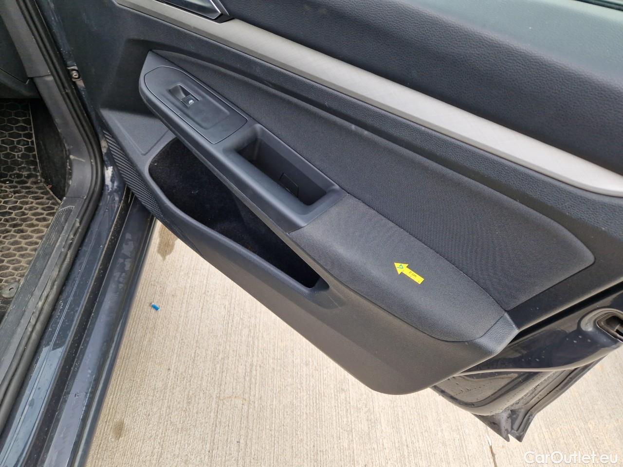  Volkswagen  Golf  Life 1.0 TSI #57