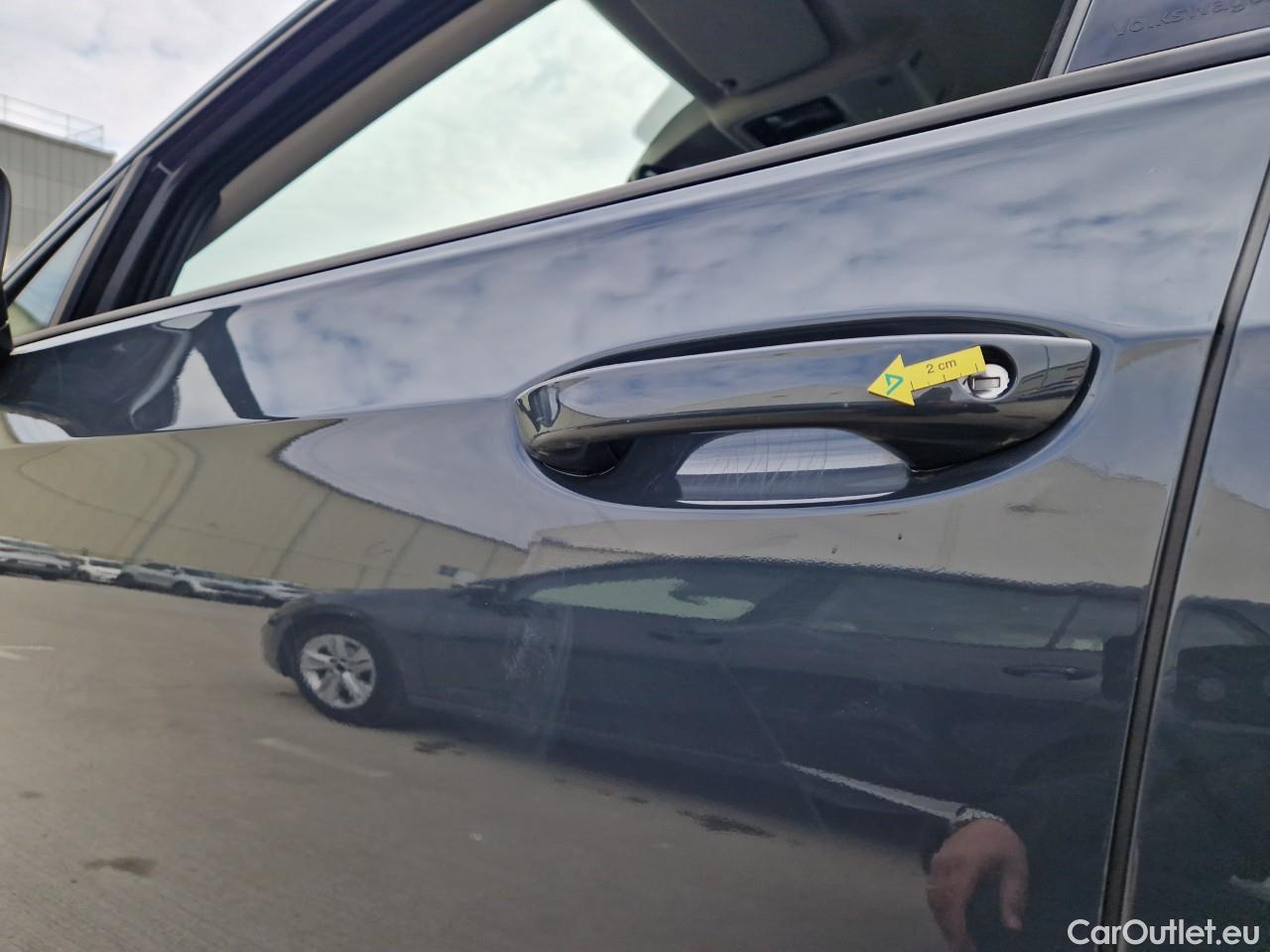  Volkswagen  Golf  Life 1.0 TSI #4