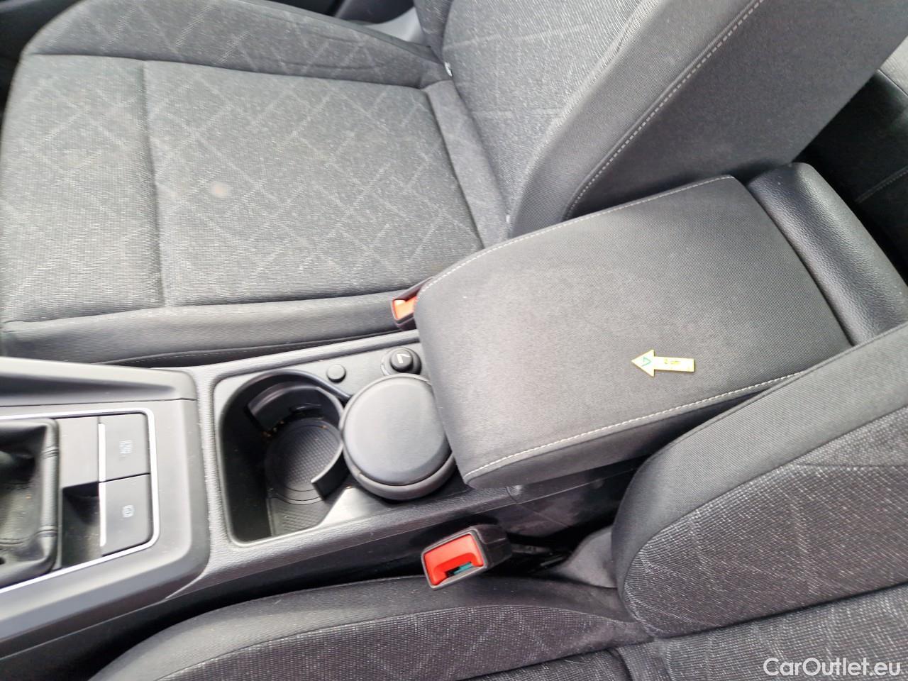  Volkswagen  Golf  Life 1.0 TSI #47