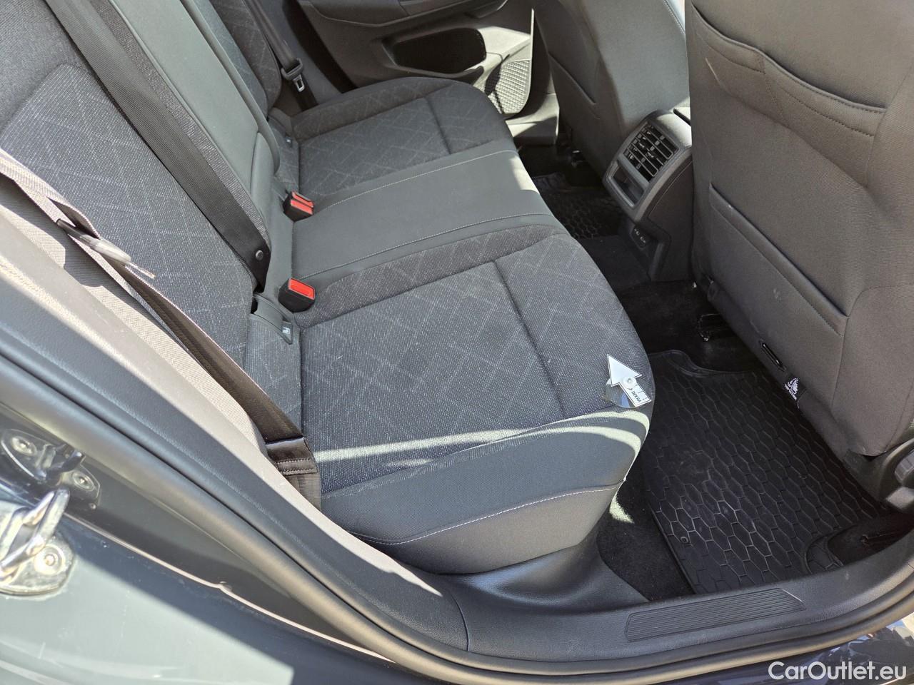  Volkswagen  Golf  Life 1.0 TSI #38