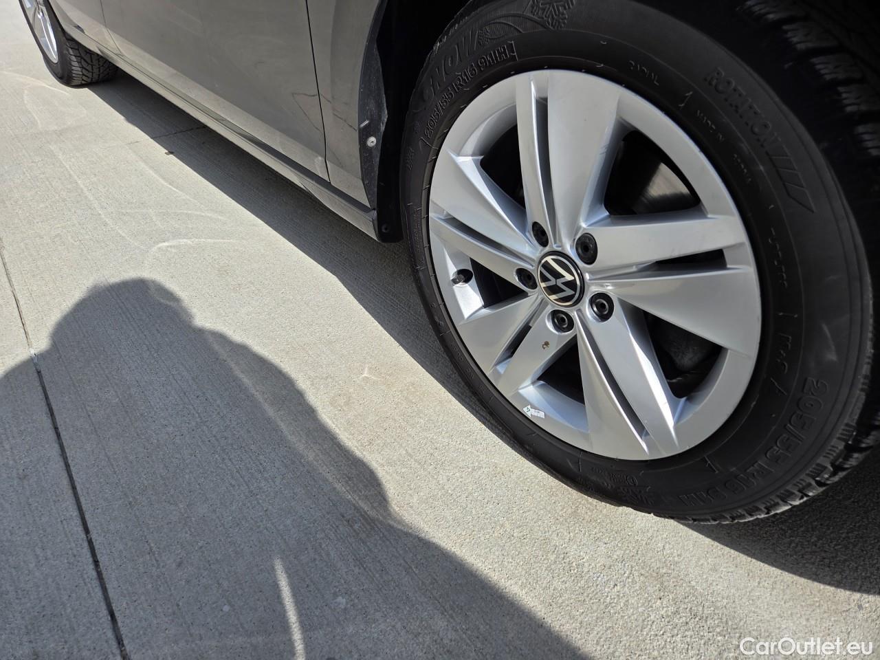  Volkswagen  Golf  Life 1.0 TSI #18