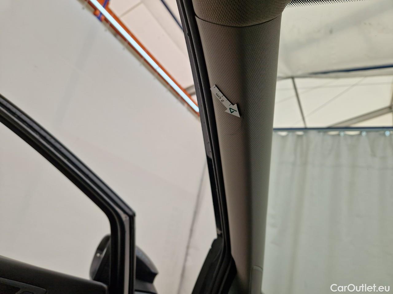  Volkswagen  Golf  Life 1.0 TSI #42