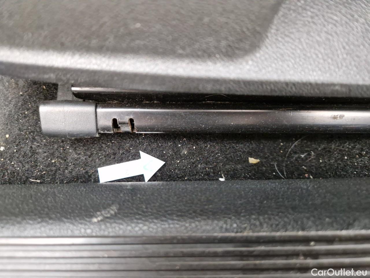  Volkswagen  Golf  Life 1.0 TSI #46