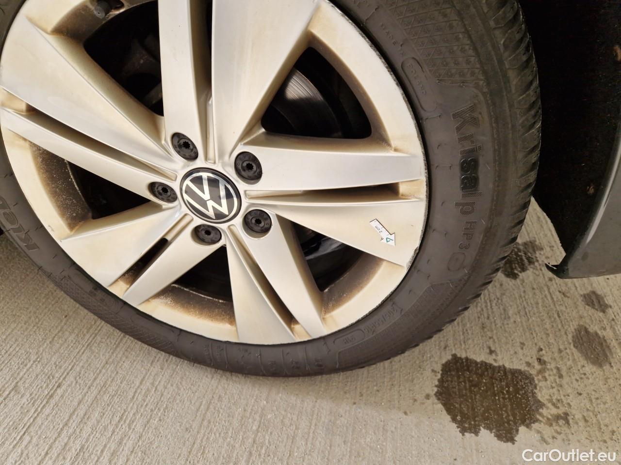  Volkswagen  Golf  Life 1.0 TSI #41