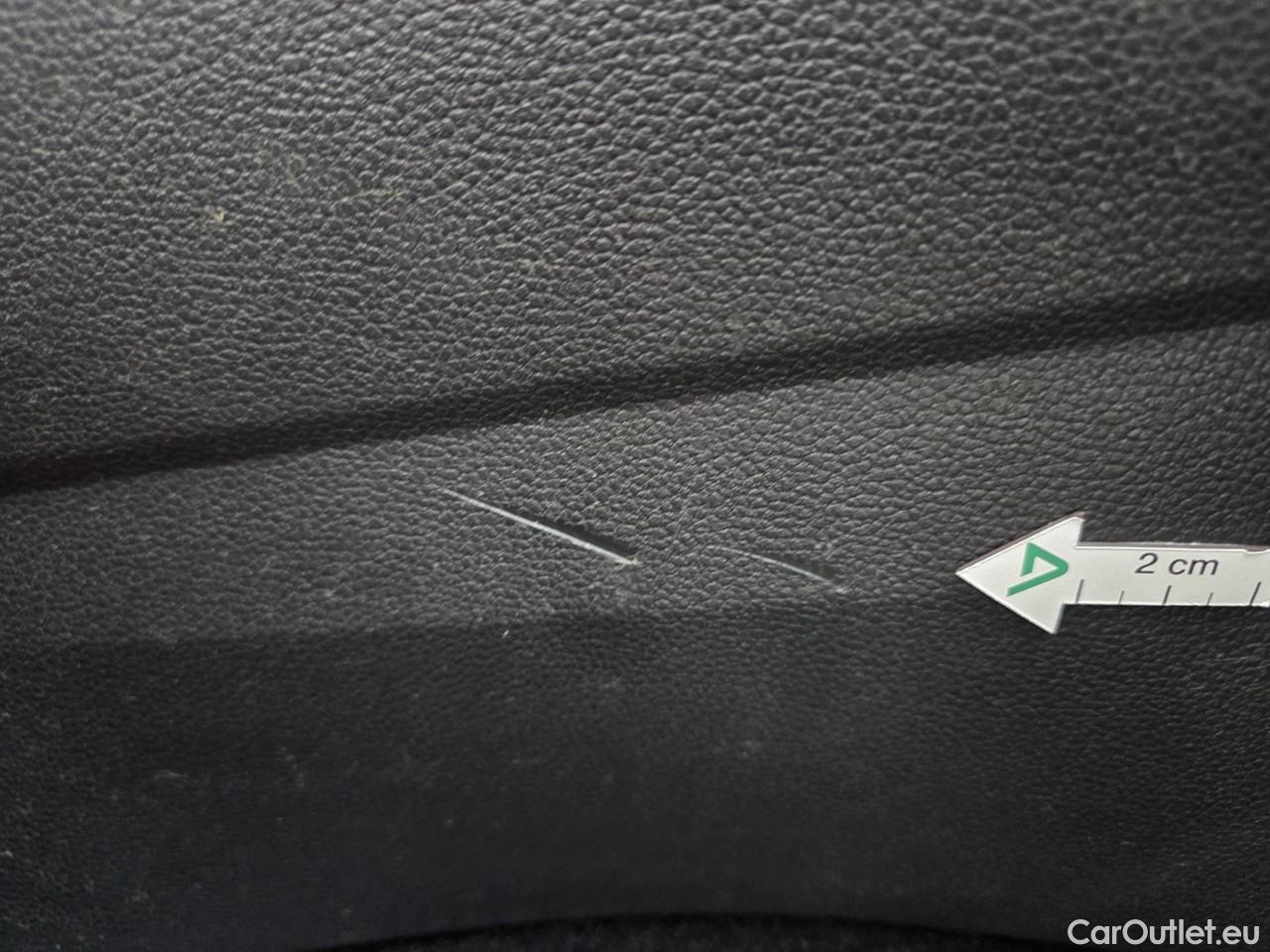  Volkswagen  Golf  Life 1.0 TSI #43