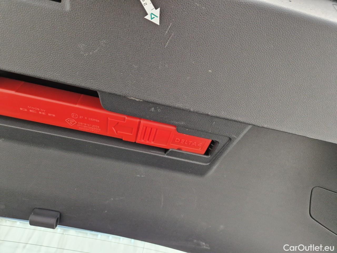  Volkswagen  Golf  Life 1.0 TSI #46