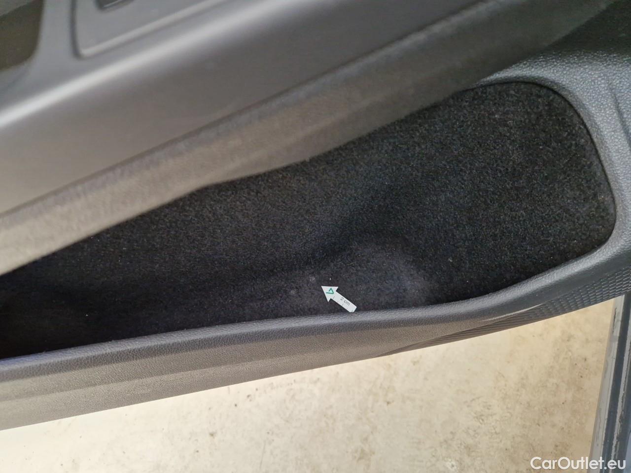  Volkswagen  Golf  Life 1.0 TSI #39