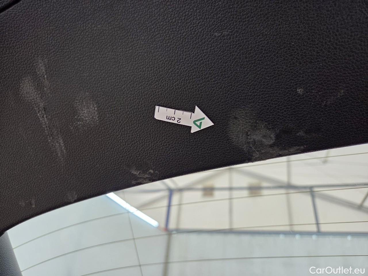  Volkswagen  Golf  Life 1.0 TSI #51