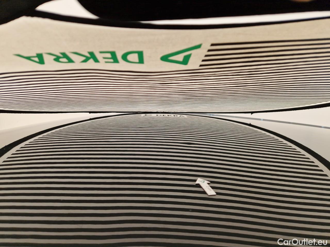  Volkswagen  Golf  Life 1.0 TSI #37