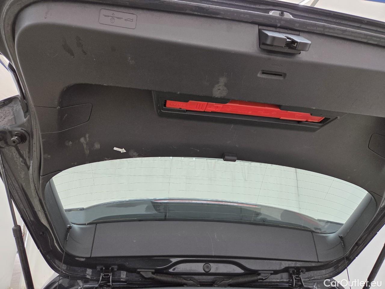  Volkswagen  Golf  Life 1.0 TSI #52