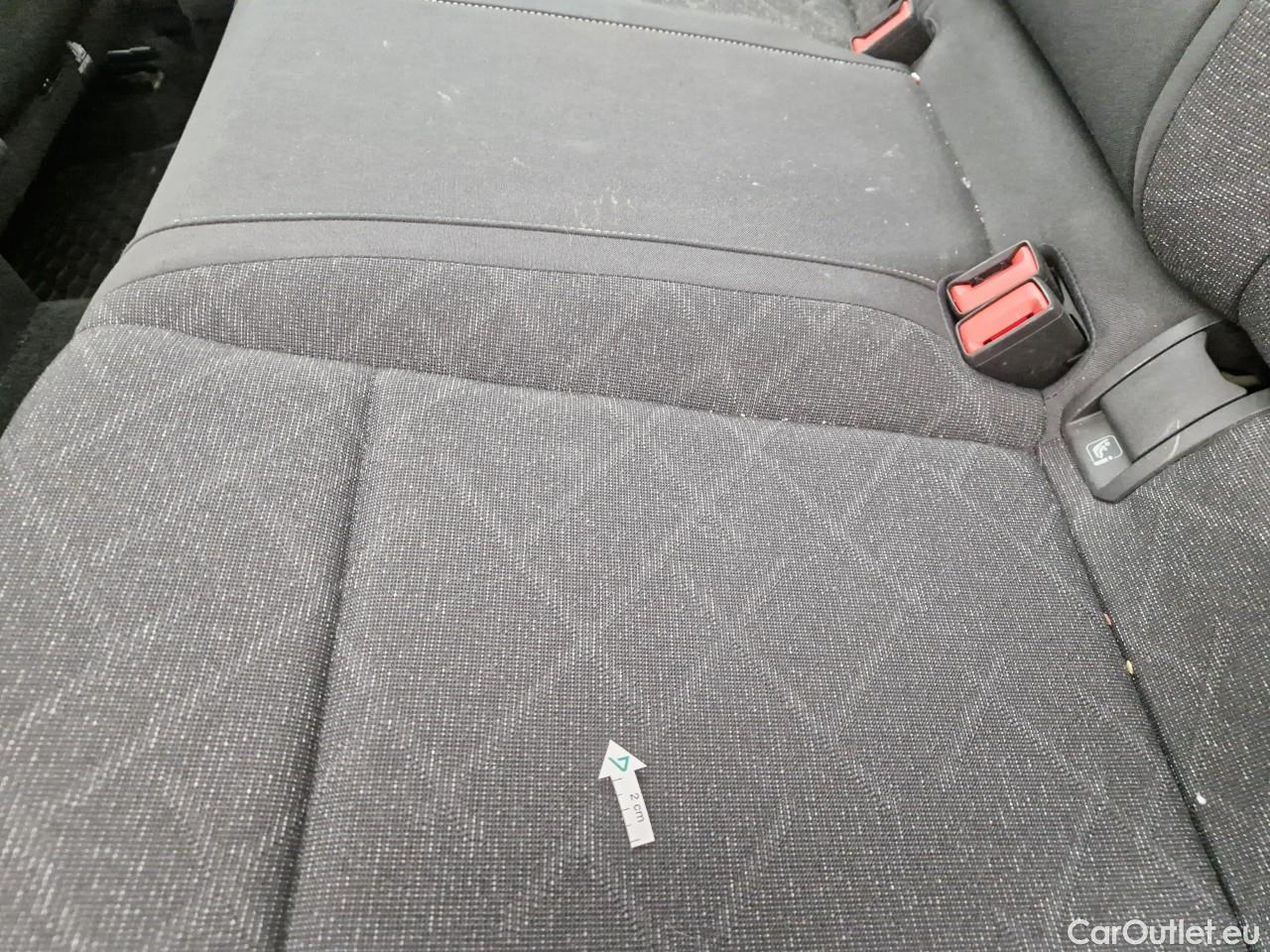  Volkswagen  Golf  Life 1.0 TSI #56