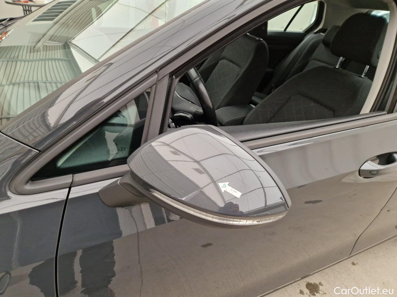  Volkswagen  Golf  Life 1.0 TSI #9