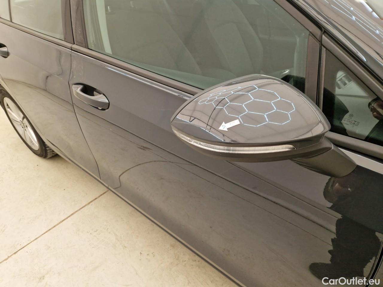  Volkswagen  Golf  Life 1.0 TSI #30