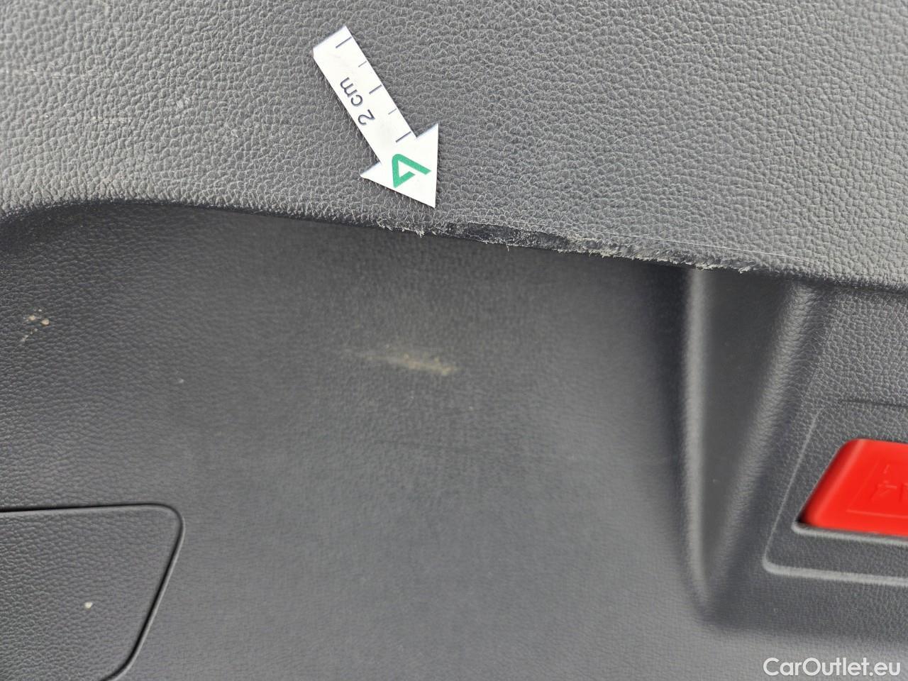  Volkswagen  Golf  Life 1.0 TSI #40