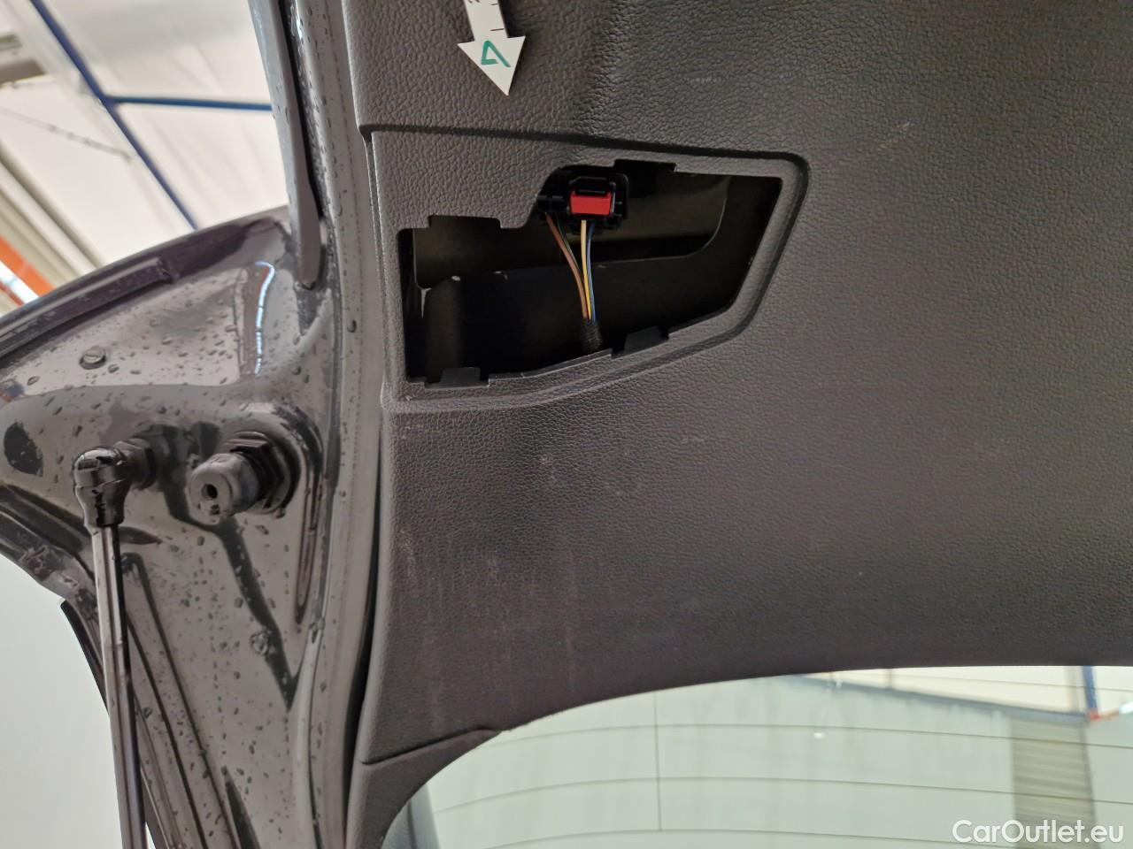  Volkswagen  Golf  Life 1.0 TSI #44