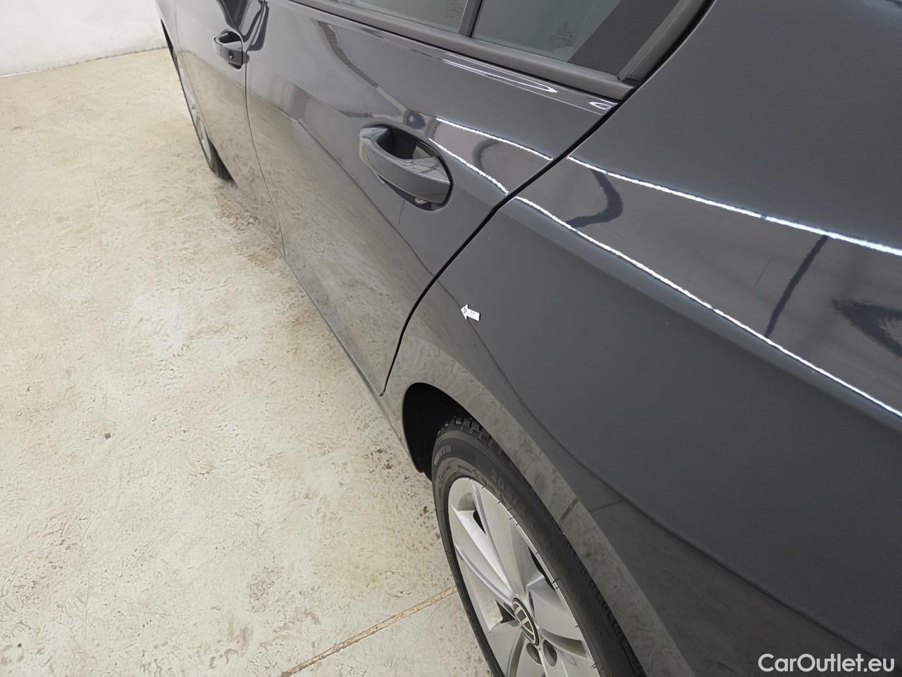  Volkswagen  Golf  Life 1.0 TSI #32