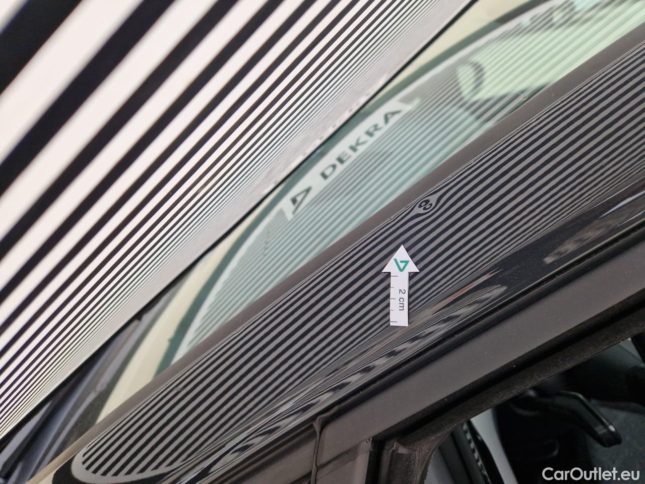  Volkswagen  Golf  Life 1.0 TSI #3