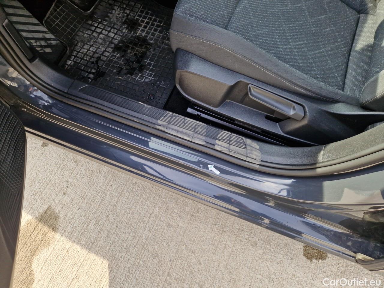  Volkswagen  Golf  Life 1.0 TSI #5