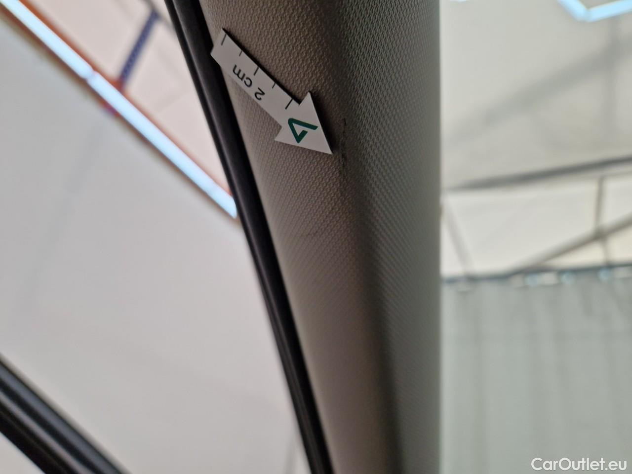  Volkswagen  Golf  Life 1.0 TSI #43