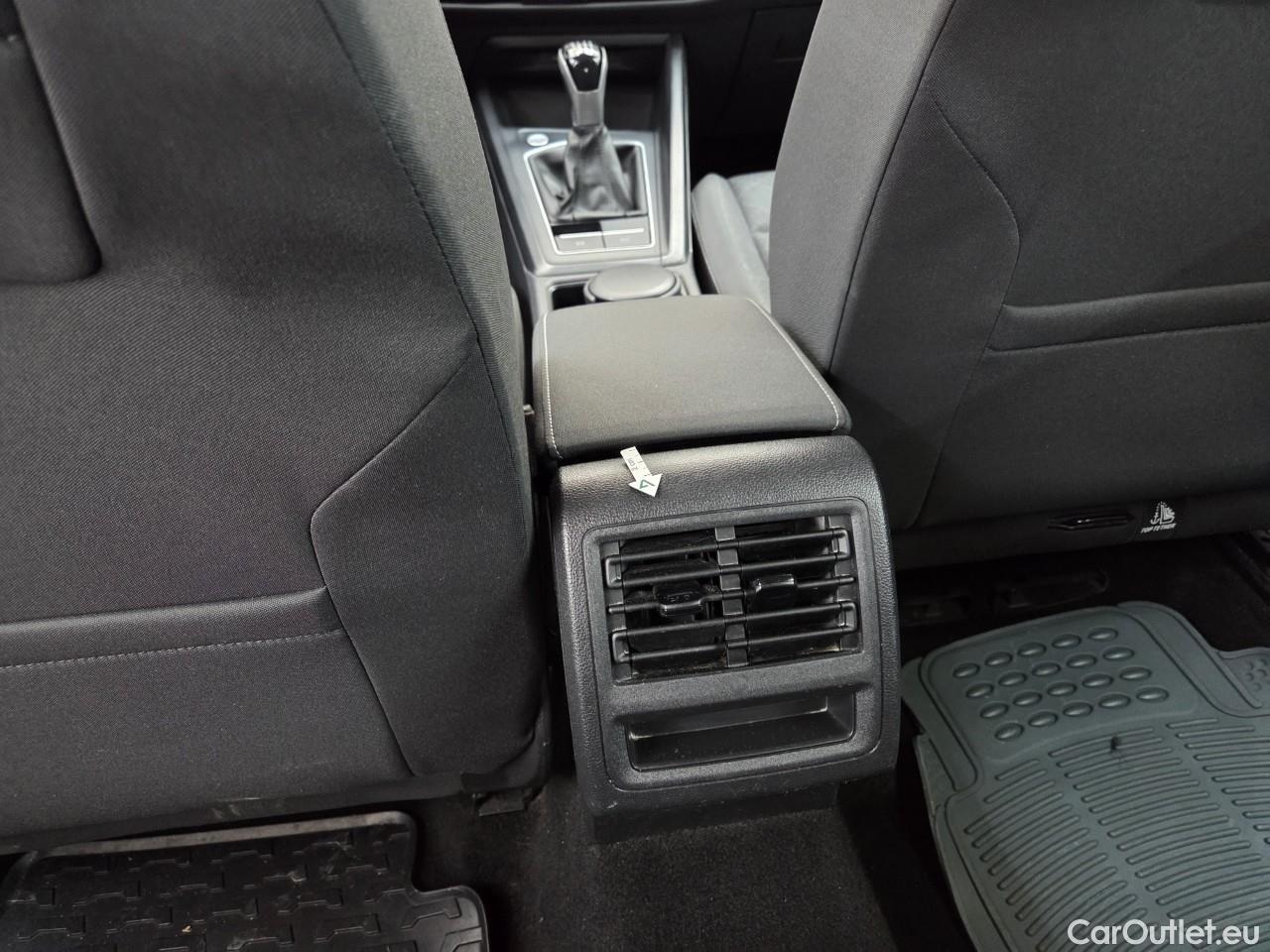  Volkswagen  Golf  Life 1.0 TSI #49