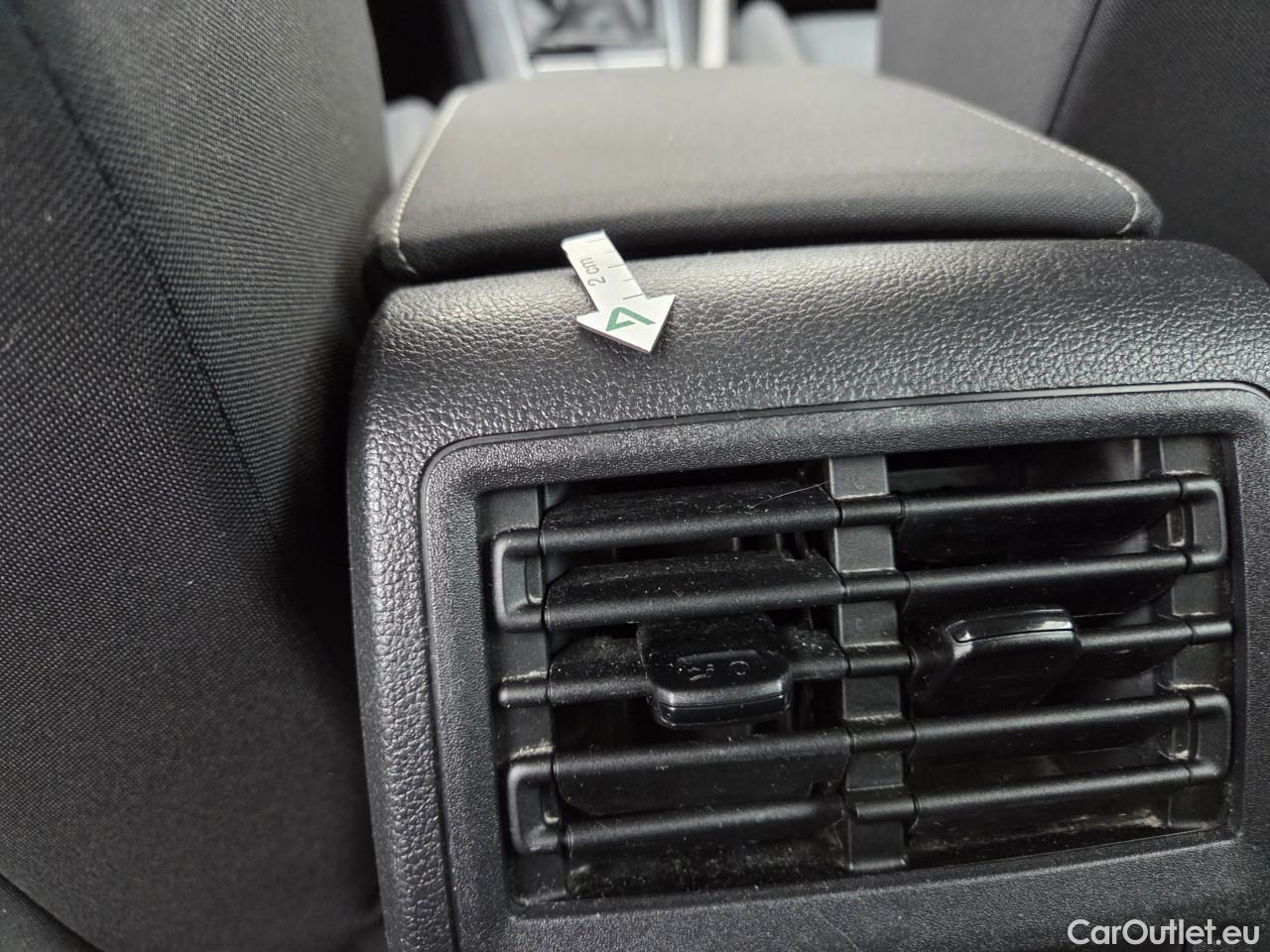  Volkswagen  Golf  Life 1.0 TSI #50