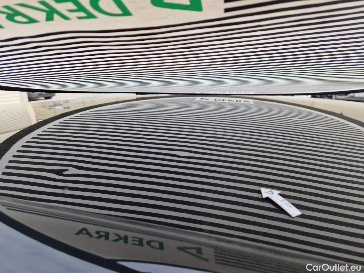  Volkswagen  Golf  Life 1.0 TSI #34