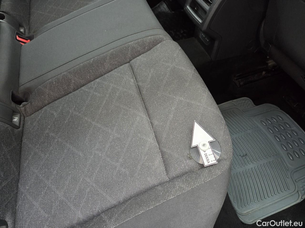  Volkswagen  Golf  Life 1.0 TSI #46