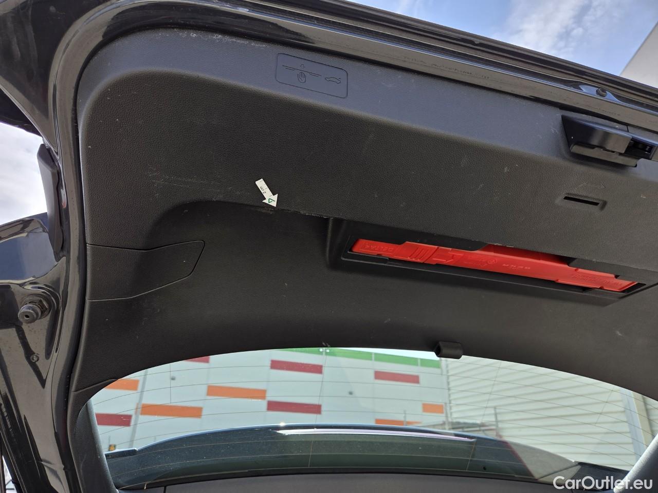  Volkswagen  Golf  Life 1.0 TSI #41