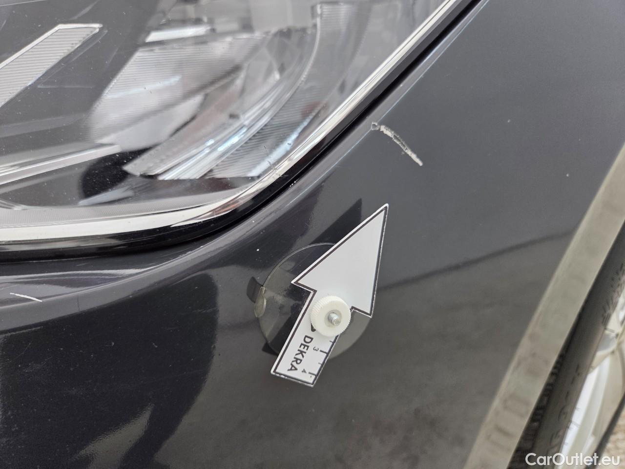  Volkswagen  Golf  Life 1.0 TSI #9