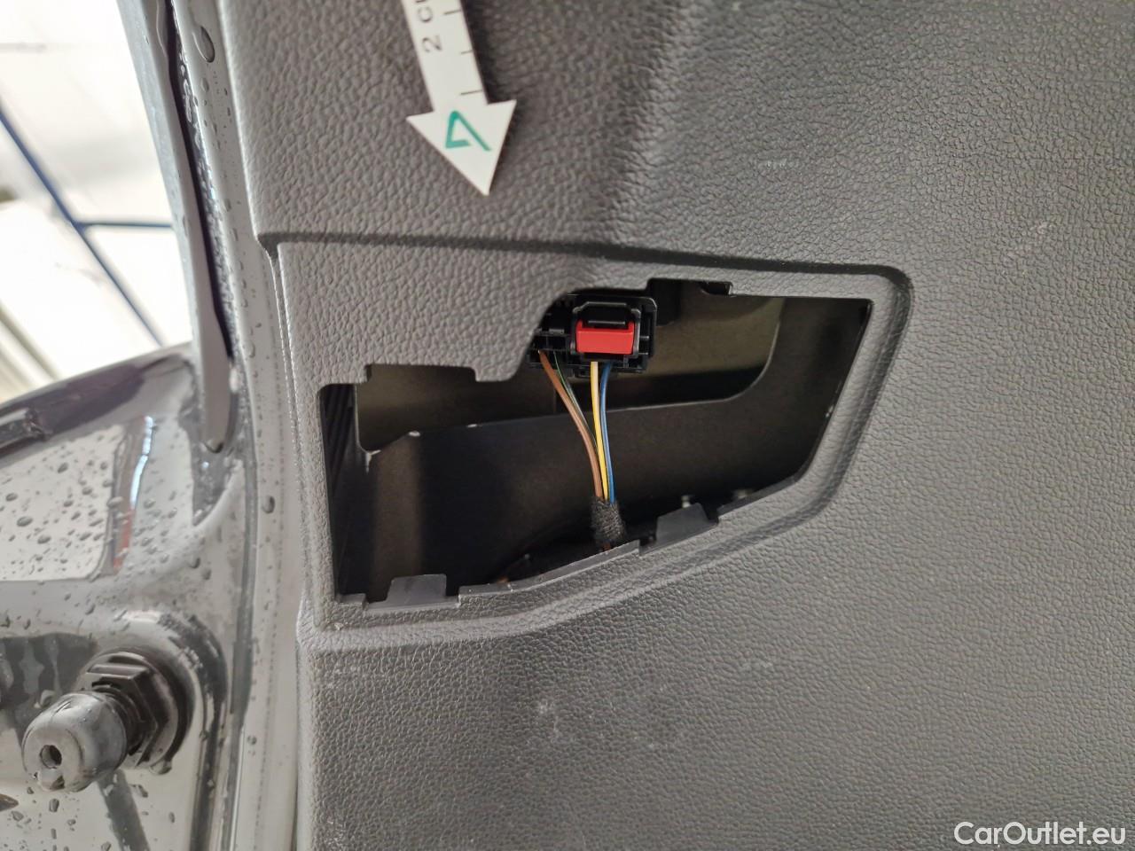  Volkswagen  Golf  Life 1.0 TSI #45