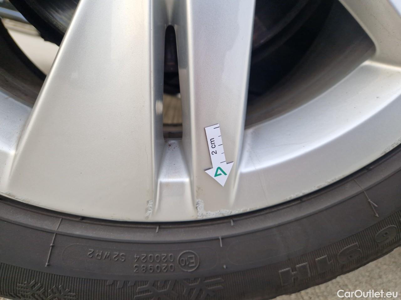  Volkswagen  Golf  Life 1.0 TSI #43