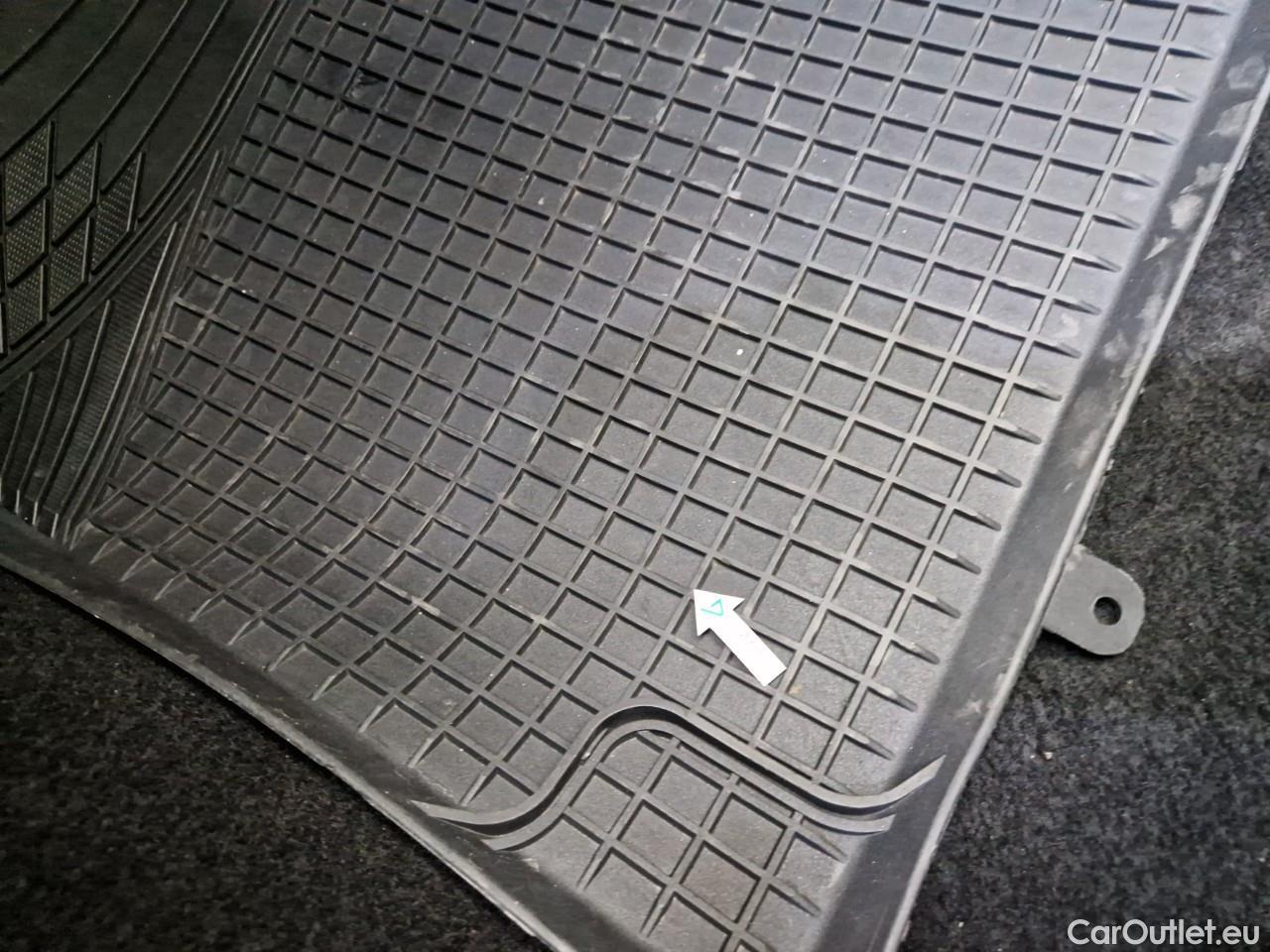  Volkswagen  Golf  Life 1.0 TSI #41